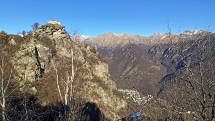Vista panoramica verso la val Grande e Cantoira (sotto)