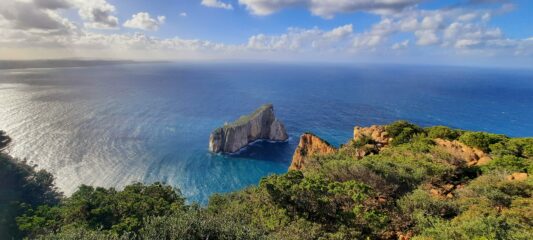 Il Pan di Zucchero visto scendendo dal ripido sentiero della 3 tappa