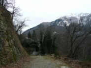 Arrivo a Mombianco, a sinistra l'Arbella innevata.