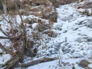 Cordone di sosta a monte del primo muro e breve muretto successivo