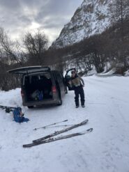 Quando si dice sci al furgone.