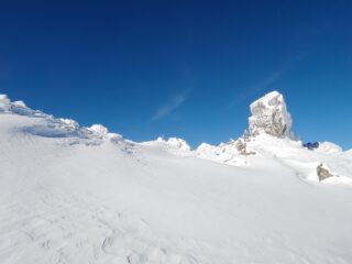 Rocce innevate nei pressi della cima