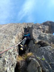J in apertura nel diedro-camino del primo tiro