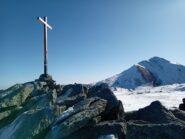 la croce sulla cima