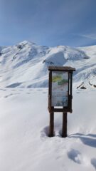 Resti del Forte di San Moritio e sullo sfondo la Punta Curbasiri