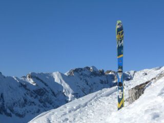 In cima con le Rocce di Perabruna sullo sfondo