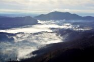 Dalla P.ta dell'Ancoccia i Laghi di Avigliana coperti dalla nebbia.
