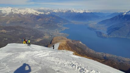 Il panorama che si gode sul percorso: lago di como, Val Chiavenna e Valtellina, Monte Legnone e monti dell'alto Lario