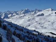 Al centro il Pelvoux e a dx il triangolo roccioso della Barre des Ecrins