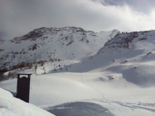 Dalla cabane: da sx verso dx tutta la cresta nord con La Tetasse al culmine