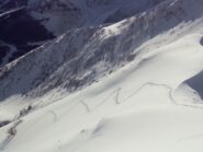 Dalla vetta la traccia sul pendio sommitale