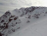 Da qui si traversa facilmente sul percorso di salita