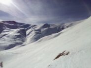 Dopo il masso pendii più facili verso Colle Morina