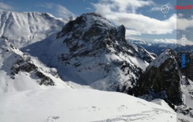Aiguille Lauzet e in basso a destra la Roche Robert, dalla bosse 2401m