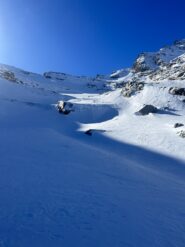 I due risalti ghiacciati: saliti a sinistra e scesi poi tenendosi bene a destra (in foto)
