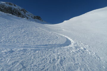 in discesa nel canale verso gli alpeggi