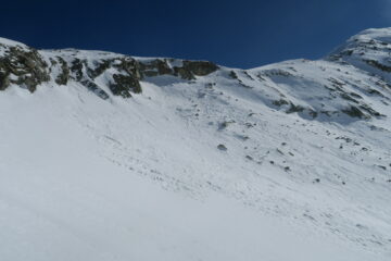 il passaggio alternativo per salire il ripido pendio che dà accesso alla cima