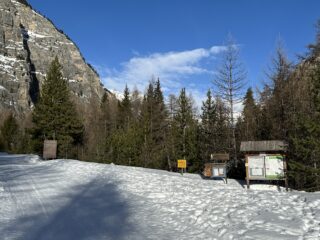 Salendo, quasi sotto la Parete dei Militi