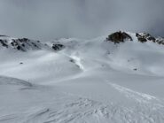 All'altezza del Col de Meandes guardando indietro la discesa. Io sono calato dal canalino e nella gorgia