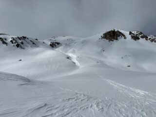 All'altezza del Col de Meandes guardando indietro la discesa. Io sono calato dal canalino e nella gorgia
