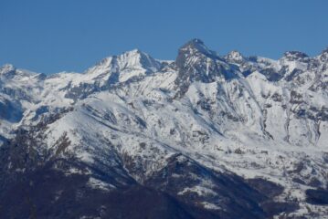 La Torre d'Ovarda quasi senza neve