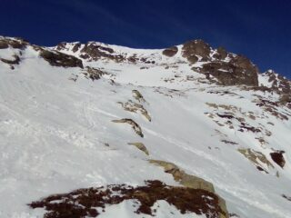 Il facile traverso oltre la rampa per accedere ai pendii superiori