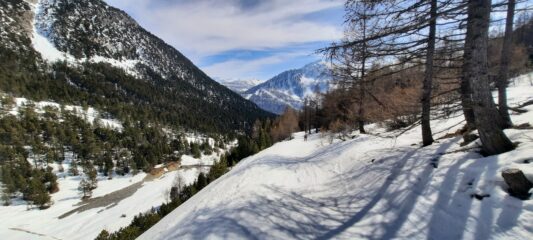 Stradina di rientro ancora ben innevata