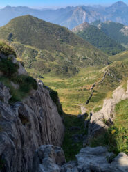Muro di cinta e canale erboso da risalire