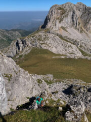 Salita verso Pica Meza, sullo sfondo il Canto Cabronero