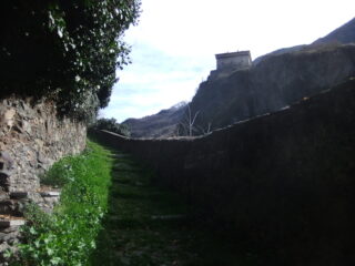 Si comincia a salire con vista castello