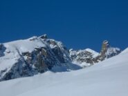 Rocca dell'Abisso (sinistra) e Rocca della Bastera