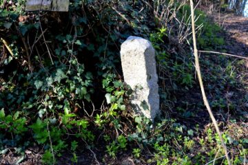 Il cippo di confine dei Comuni.