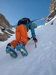 Prima parte nel canale di discesa, neve ghiacciata 