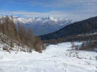 Uno sguardo all'indietro salendo al colletto di Naja.