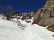 Il canale continua a dx ma si può anche passare a sx su pendio aperto con expo più a est