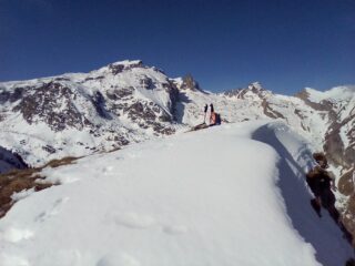 Vetta e cornice in uscita