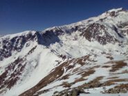 Verso il Becco Rosso, visibile sotto Forte Giaura, e tutto il resto della salita