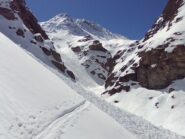 Il traverso alto del sentiero estivo