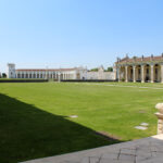 Il prato del colonnato di Villa Manin