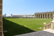Il prato del colonnato di Villa Manin