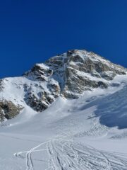 Discesa ai piedi della parete Ovest del Piz Cambrena