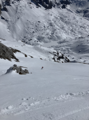 scendendo sul pendio vicino al canalino