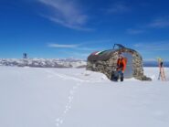 Bivacco Groppo e campana sulla cima