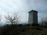 Il pilone del merlo, raggiunto per facili sentieri percorribili anche in mtb.