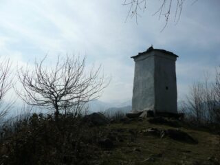 Il pilone del merlo, raggiunto per facili sentieri percorribili anche in mtb.