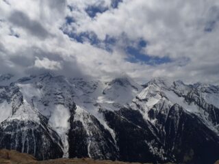 La Grivola tra le nuvole