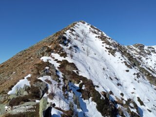 la poco comoda cresta nord-est fatta in discesa dall'Uja.