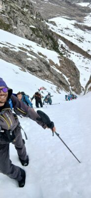 Lunga carovana in salita... tutti caldi per la gita inedita a Ballaur