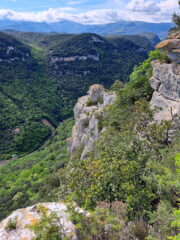 Punto di uscita della via con corda fissa visto dal sentiero