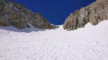 Il canalino per accedere ai pendii superiori